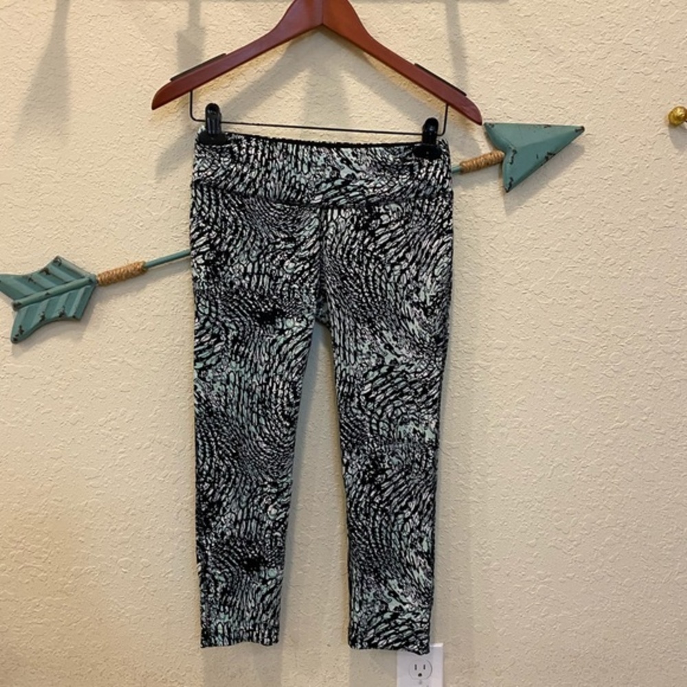 Women’s Ikonik Capri Active Wear Leggings